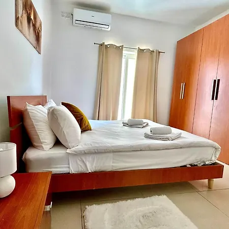 Contemporary 2br Apt With Balcony In St Pauls Bay شقة *