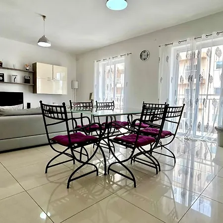 Contemporary 2br Apt With Balcony In St Pauls Bay Apartment