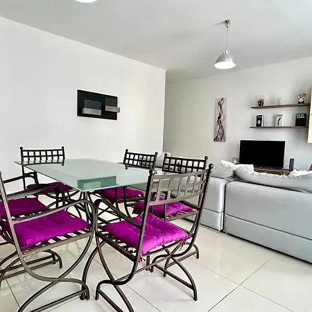 Contemporary 2br Apt With Balcony In St Pauls Bay شقة خليج سانت بول